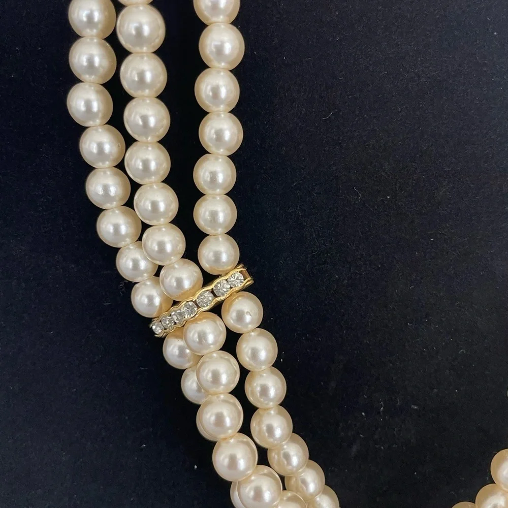 Elegant Faux Pearl Necklace/Choker with Gold tone Accents